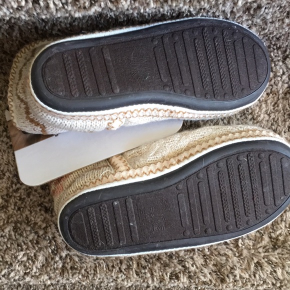 Muk Luks super soft cushion slippers tan size 7/8 - Picture 5 of 5